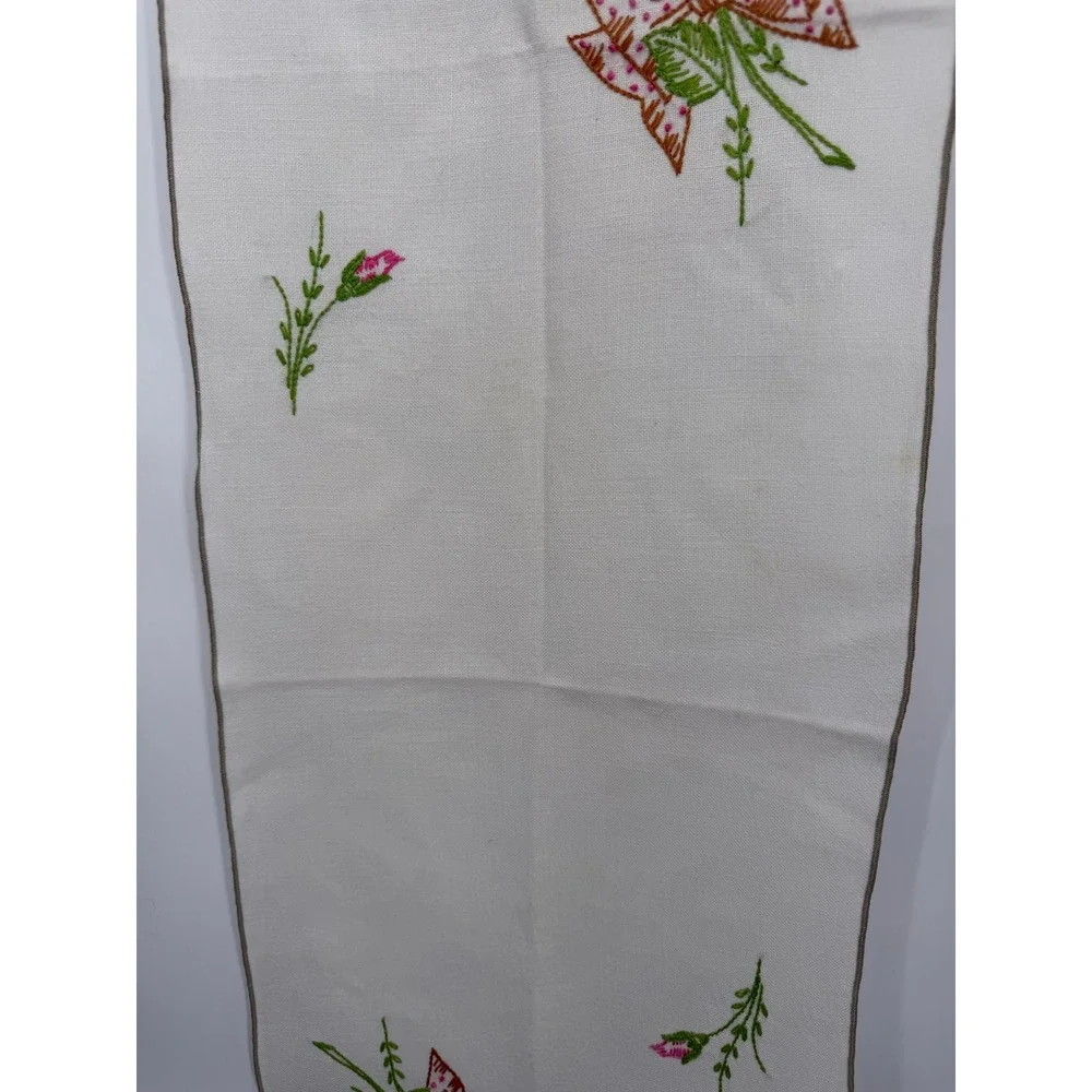 Vintage Hand Embroidered Table Runner Dresser Scarf Floral Rose Scalloped 39x11